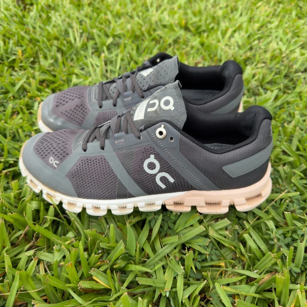 On Running Cloudflow Charcoal Grey Rose Peach Sneakers Womens 6 Low Top Running